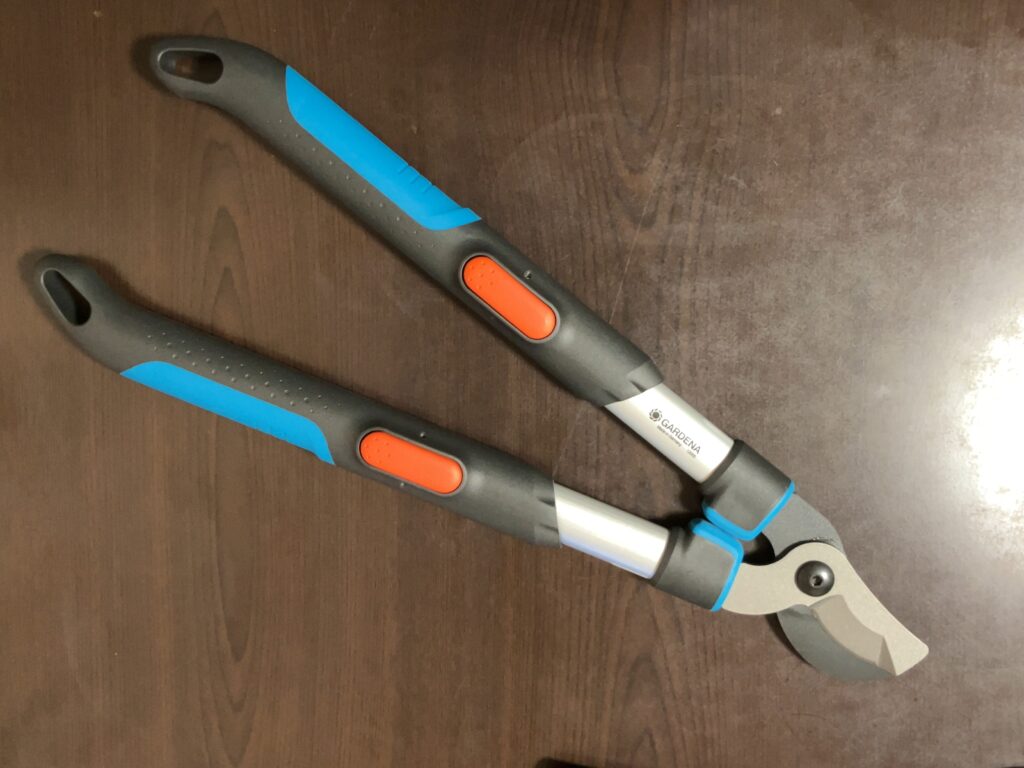 ガルデナの枝切りばさみ「GARDENA TeleCut 520-670 B」の本体写真。