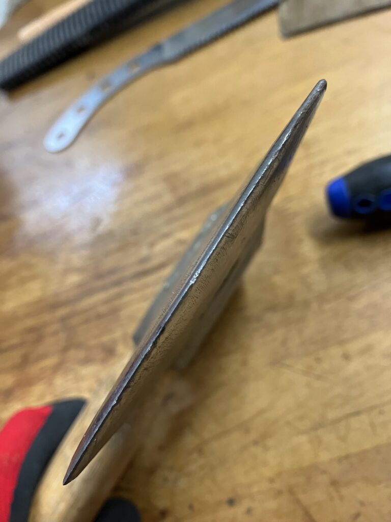 斧の刃こぼれ状態の写真