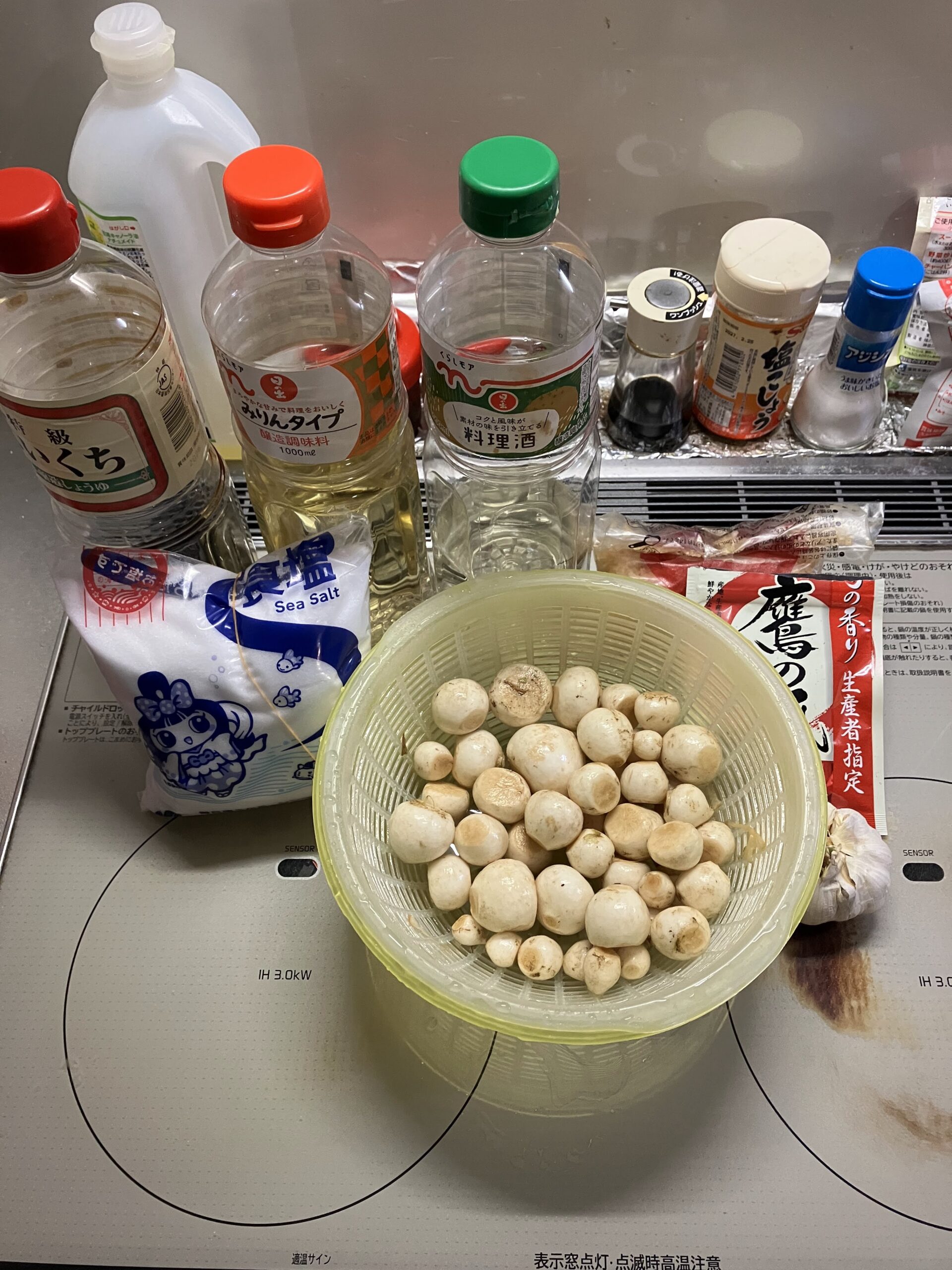 間引きカブの甘辛醤油漬けの材料一覧(カブ・醤油・みりん・砂糖・酢・にんにく・鷹の爪・出汁)