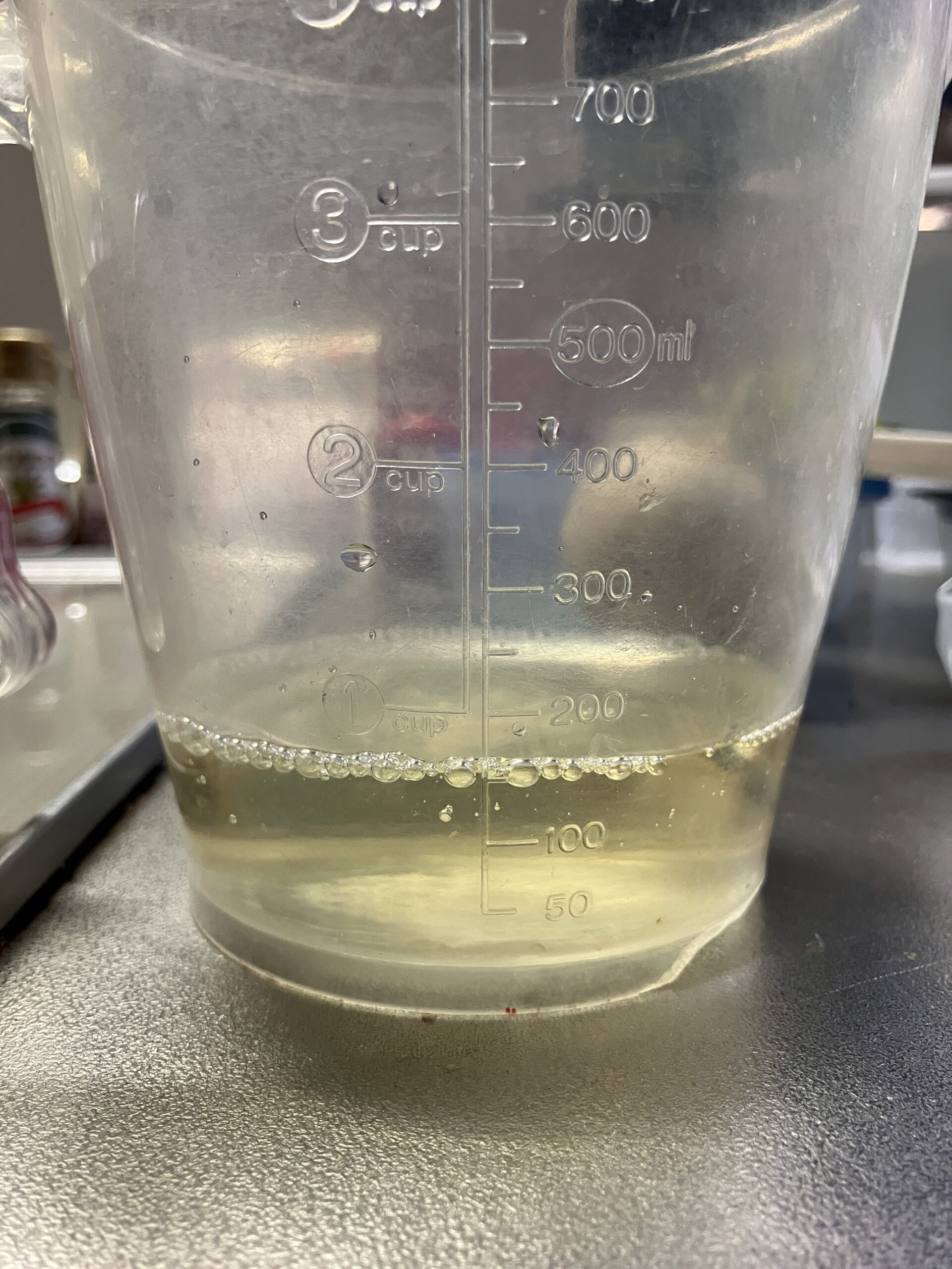 ヘルシーたくあん用のみりん150mlを計量している写真
