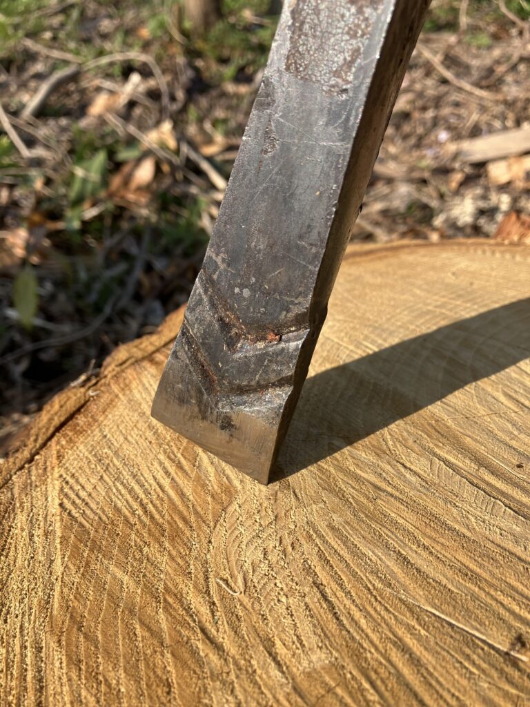 ハルタホースのクサビの刃先部分の形状と薄さがわかる写真