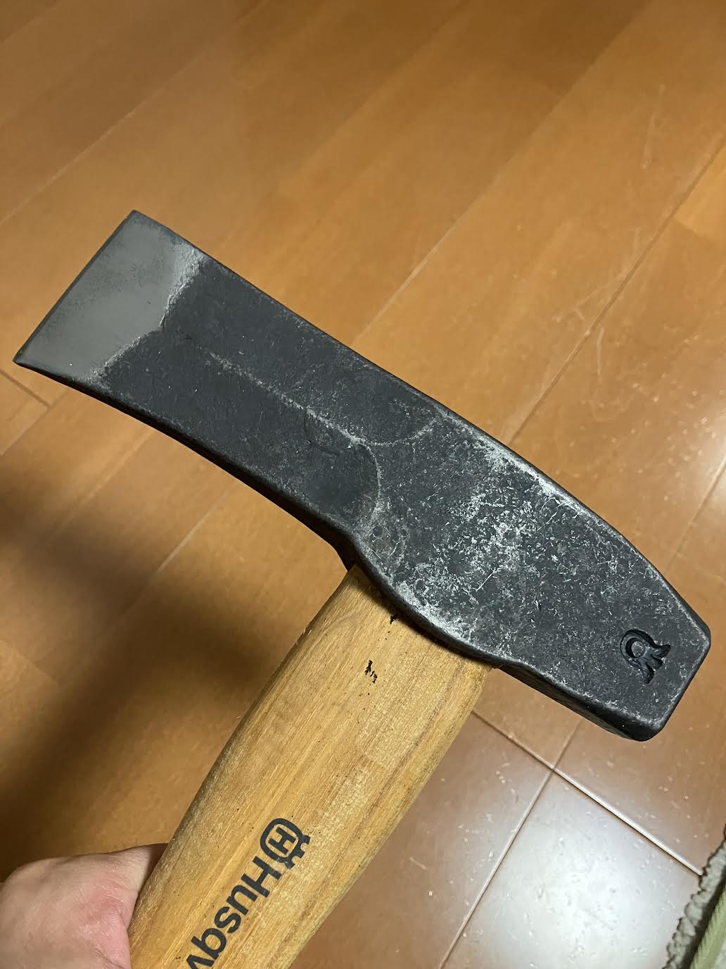 ハスクバーナ クサビ打ち用薪割り斧のクサビ形状の刃先