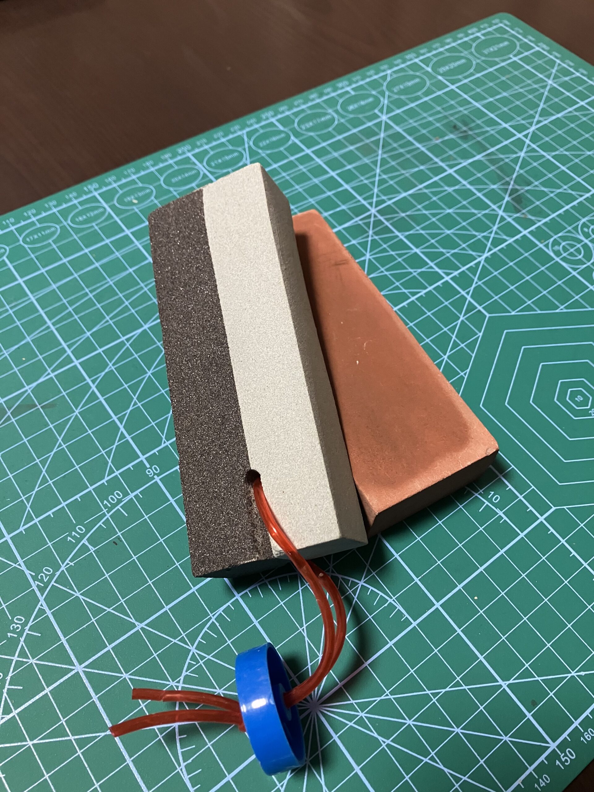 大鎌の研ぎ方で使用する鎌砥石